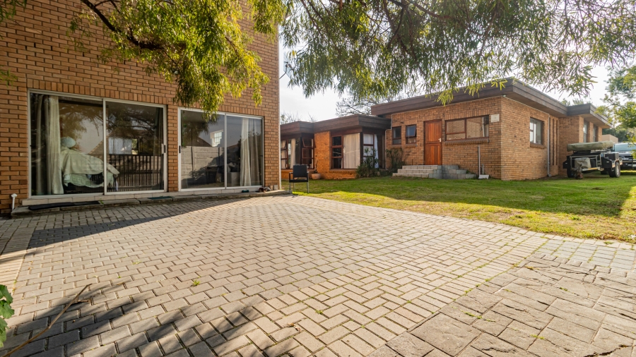 4 Bedroom Property for Sale in Table View Western Cape